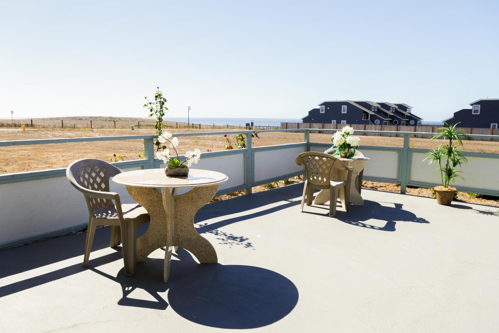 Sea Breeze Inn - San Simeon Eksteriør bilde
