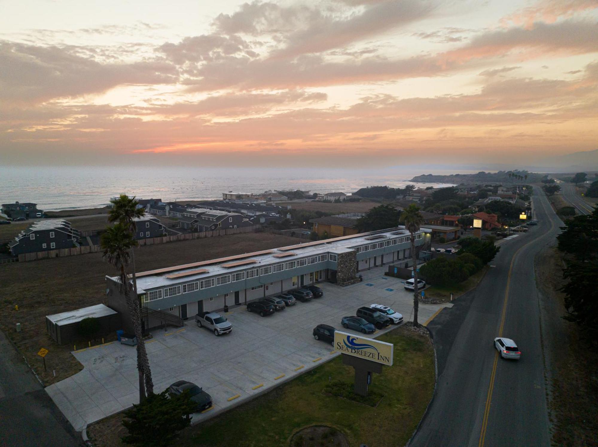 Sea Breeze Inn - San Simeon Eksteriør bilde
